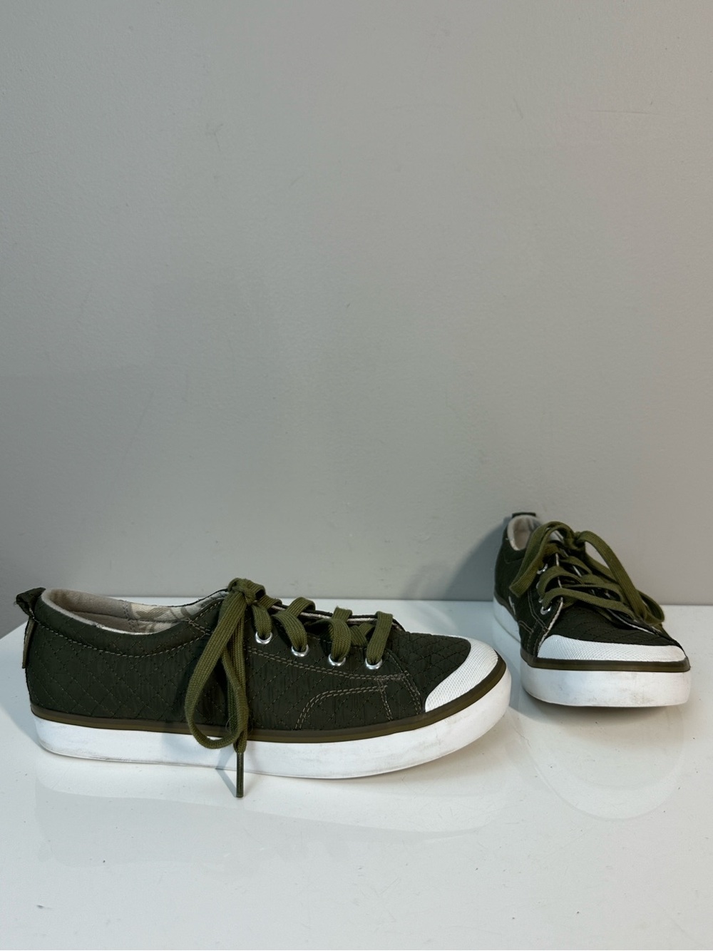 Keen Women’s Elsa ll Olive Green Quilted Sneakers Size 8.5 Casual Activewear